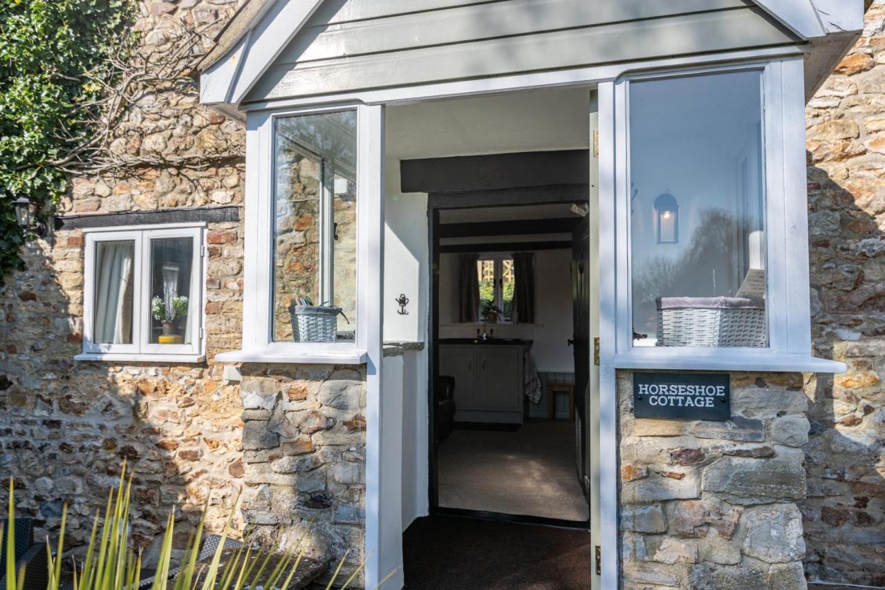 Valley Farm Holiday Cottages Аксминстър Екстериор снимка